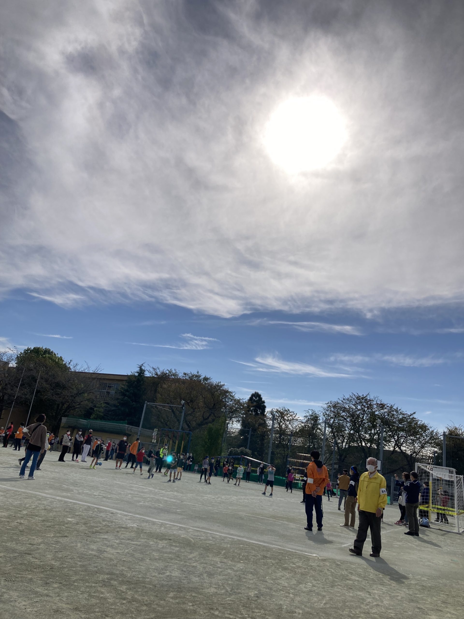 本大会は青少年上野毛地区委員会主催、上野毛地区社会福祉協議会共催、玉スポ、森の児童館、上野毛接骨院などなど地域の方々、PTAのお手伝いなどにより開催されています。